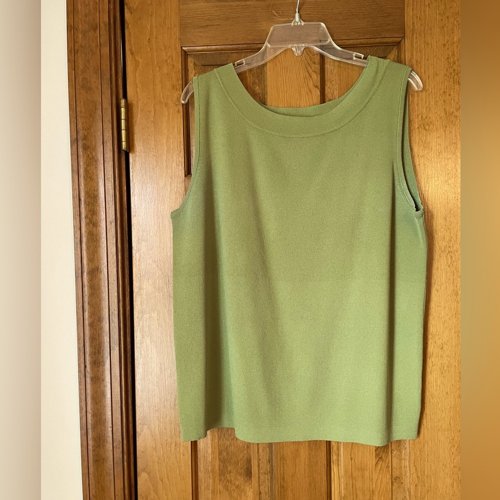 Dress barn green sleeveless sweater Size 18/20